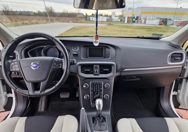 Volvo V40 cena 49000 przebieg: 147600, rok produkcji 2013 z Nowa Dęba małe 232